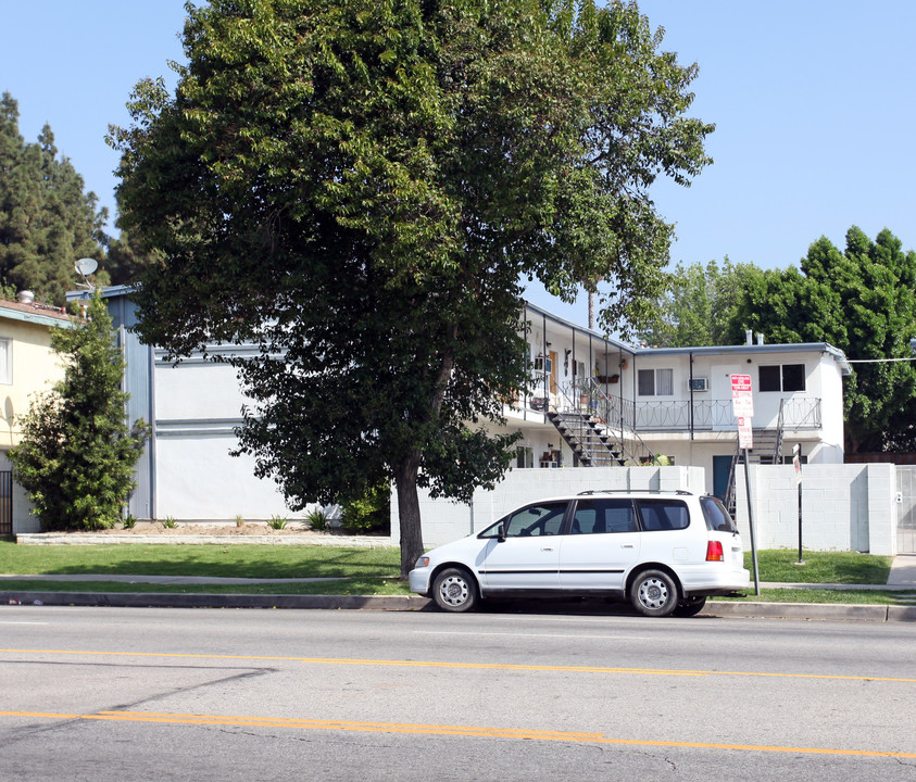 18151 Roscoe Blvd in Northridge, CA - Building Photo