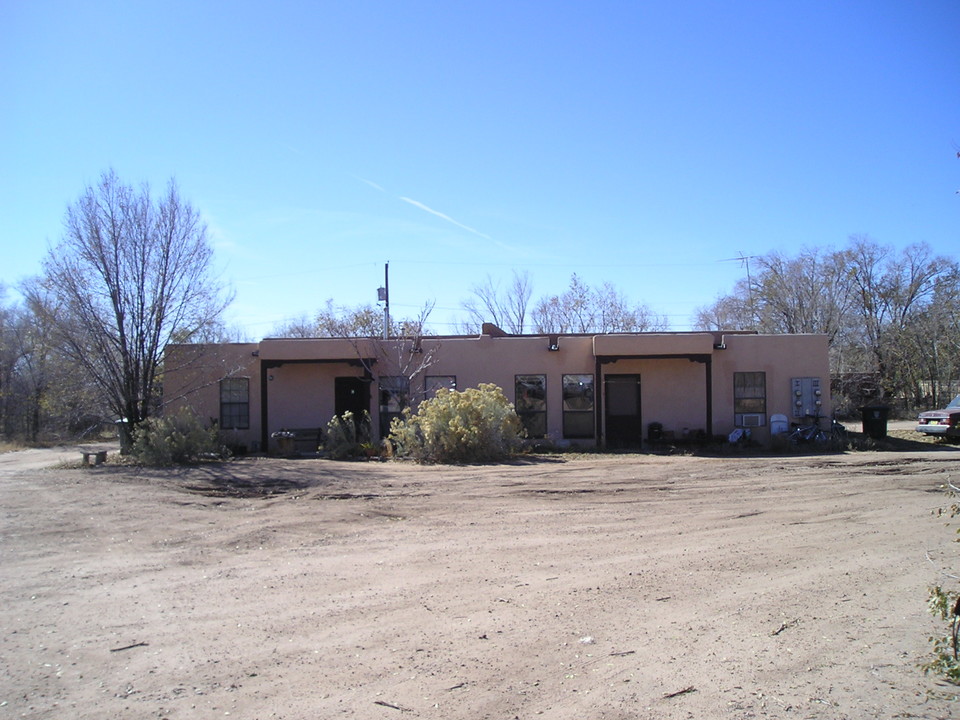 1720 Siri Dharma Ct in Santa Fe, NM - Foto de edificio