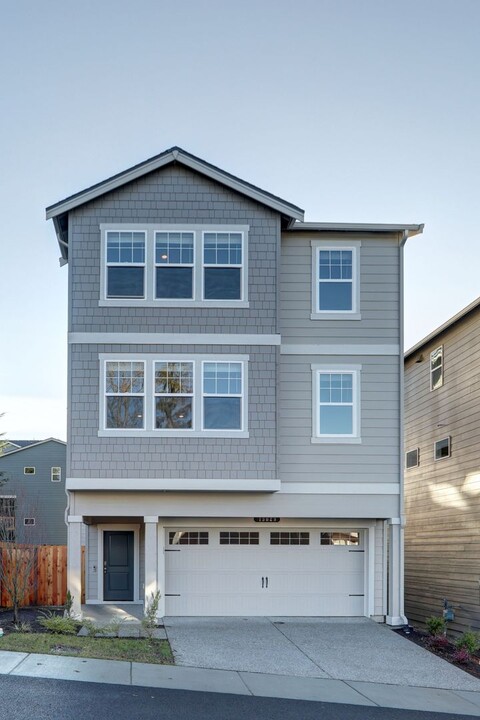 13029 13th Pl W in Everett, WA - Building Photo