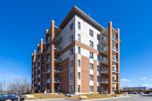 1007 Champagne in Laval, QC - Building Photo - Building Photo