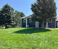 3902 Wonderland Dr, Unit Wonderland Dr