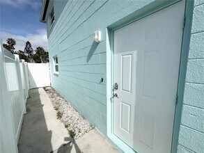 117 140th Ave E in Madeira Beach, FL - Foto de edificio - Building Photo