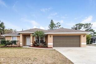 1191 Primrose Rd in Venice, FL - Building Photo