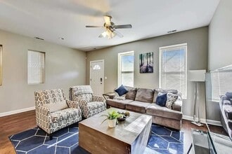 1730 W Beach Ave in Chicago, IL - Building Photo - Building Photo