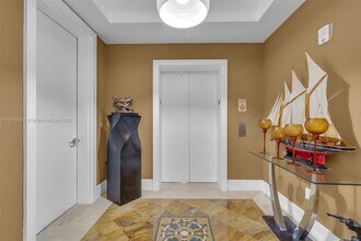 5959 Collins Ave in Miami, FL - Building Photo - Building Photo