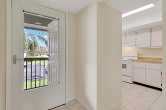 1600 NE Dixie Hwy in Jensen Beach, FL - Foto de edificio - Building Photo