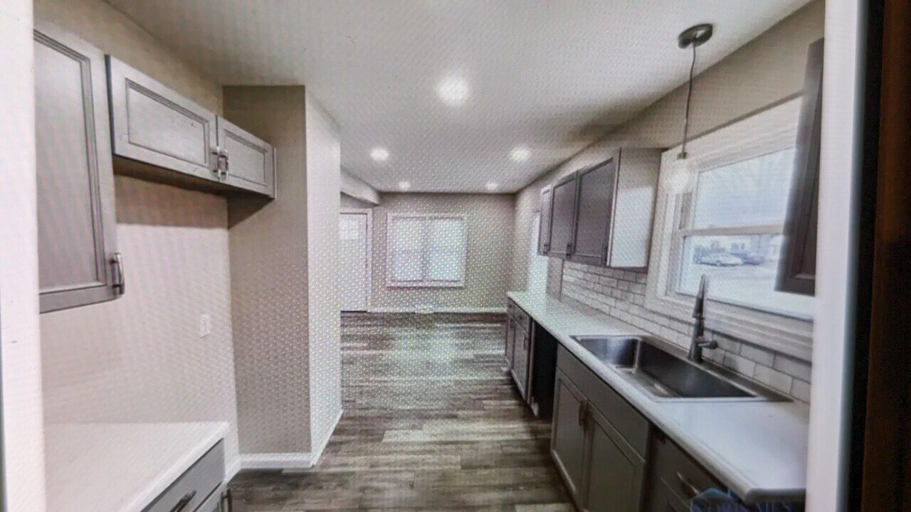 2347 Bucklew Dr in Toledo, OH - Building Photo