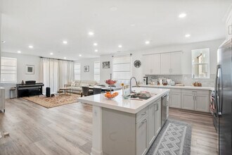 7962 Belluno Way in San Diego, CA - Building Photo - Building Photo