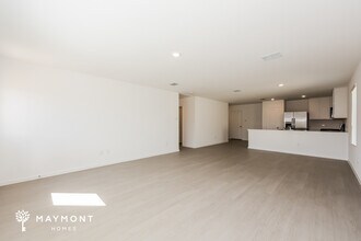 1047 Neyland Dr in Ennis, TX - Foto de edificio - Building Photo