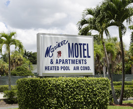 Mariner Motel and Apartments in Naples, FL - Building Photo - Building Photo