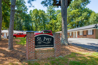 St Ives Apartments in Calhoun, GA - Foto de edificio - Building Photo