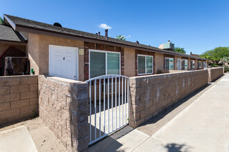 Desert View Apartments in Hesperia, CA - Building Photo - Building Photo