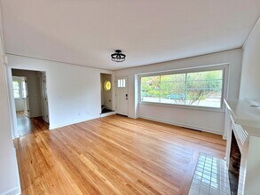 3360 SE Franklin St in Portland, OR - Building Photo - Building Photo