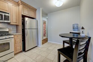 17 Heritage Dr in Chatham Township, NJ - Building Photo - Building Photo