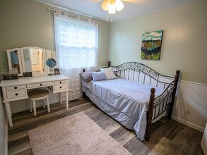 5627 S Sprinkle Rd in Portage, MI - Foto de edificio - Building Photo