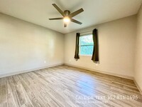 32651 Lakeshore Dr in Tavares, FL - Building Photo - Building Photo