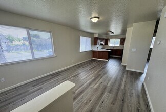 2010 Spring St, Unit 1 in Eureka, CA - Foto de edificio - Building Photo