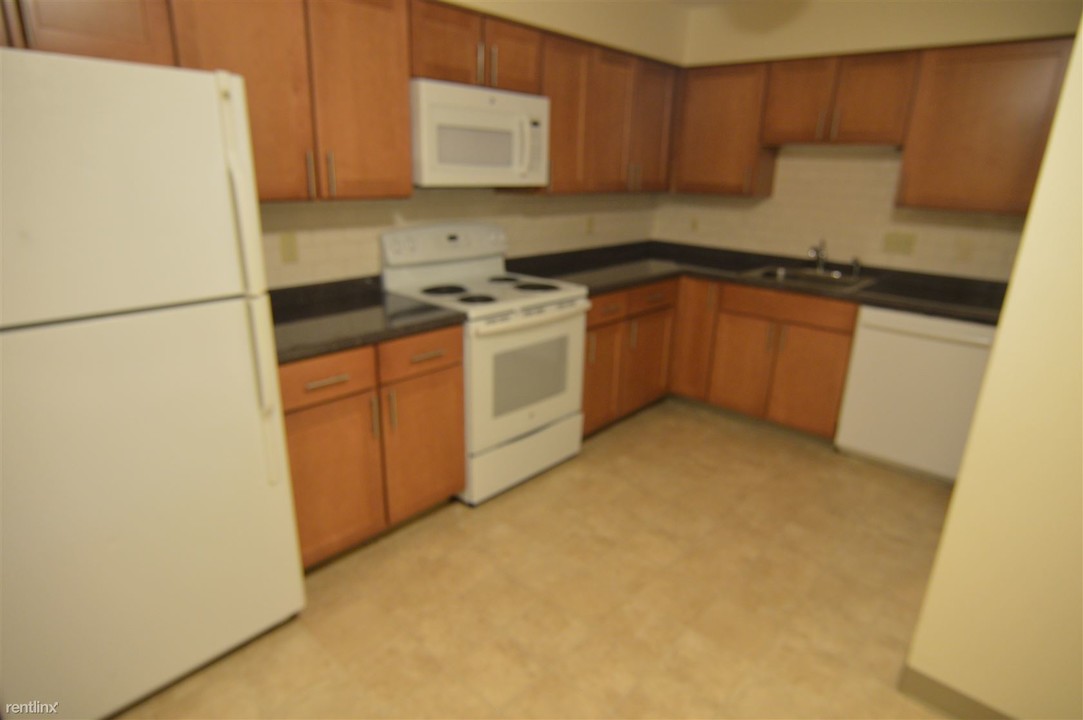 4 April Ln-Unit -# Gc in Lexington, MA - Building Photo