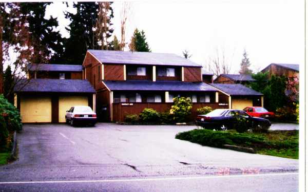 15643 8th Ave SW in Burien, WA - Building Photo