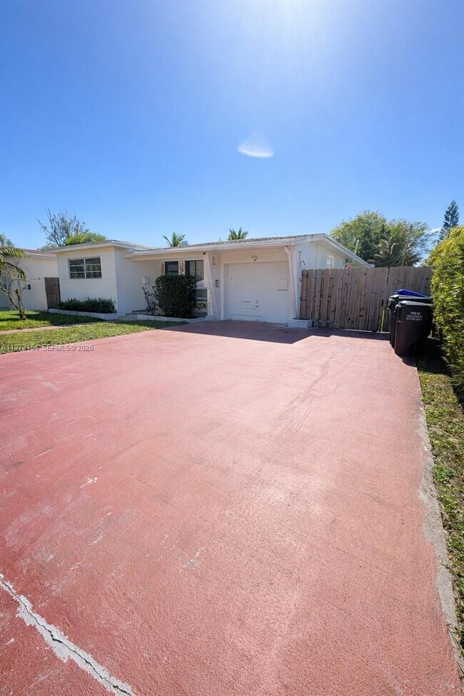 2632 Madison St in Hollywood, FL - Building Photo - Building Photo