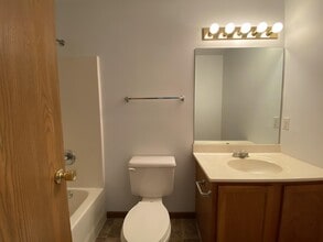 114 Lauren Cir in Belleville, IL - Building Photo - Building Photo