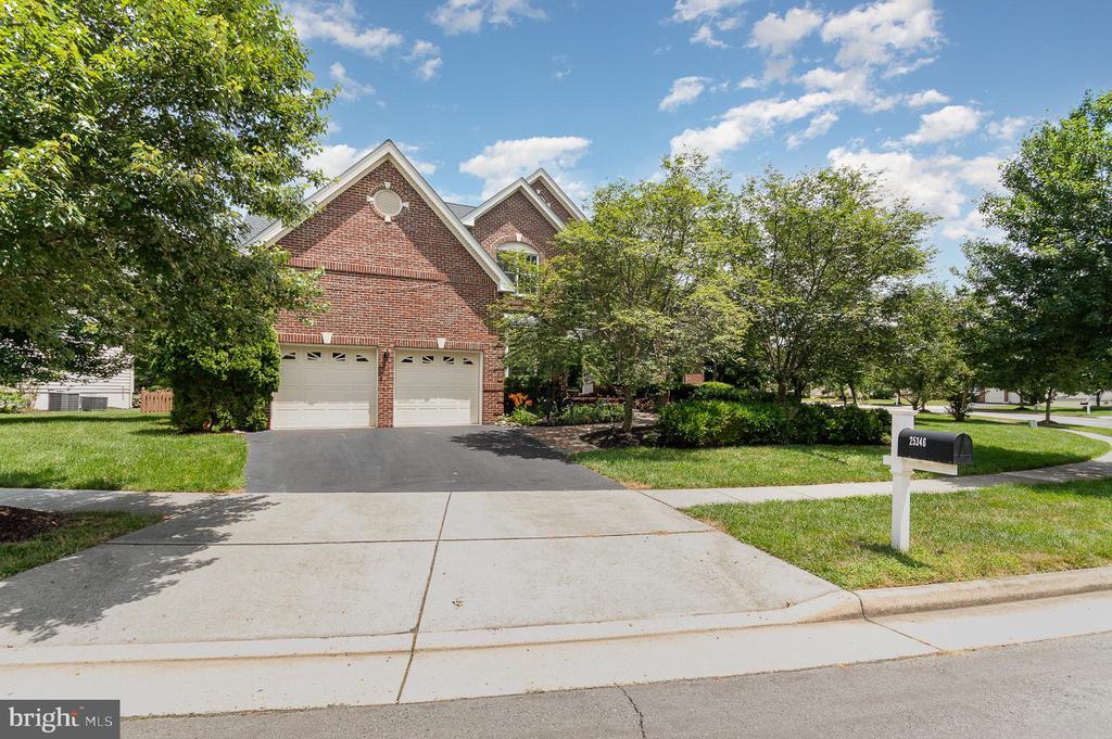 25346 Justice Dr in South Riding, VA - Foto de edificio