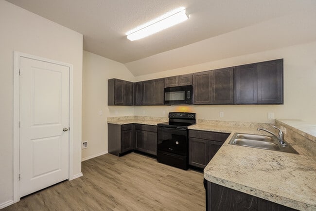 9326 Somers Bend in San Antonio, TX - Building Photo - Building Photo