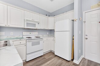 2040 Cross Gate Blvd in Myrtle Beach, SC - Building Photo - Building Photo