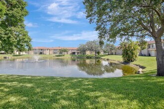 9949 Twin Lakes Dr in Coral Springs, FL - Building Photo - Building Photo