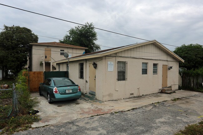 923 8th St in West Palm Beach, FL - Building Photo - Building Photo