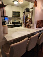 220 Main St, Unit 4L in New Hartford, CT - Foto de edificio - Building Photo