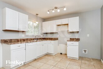 706 Boca Chica Dr in Fenton, MO - Foto de edificio - Building Photo