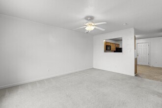 210 Springwood Dr in Jacksonville, NC - Building Photo - Building Photo