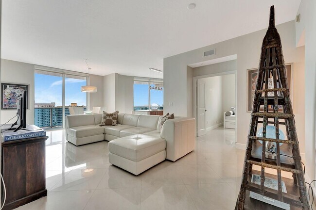 1945 S Ocean Dr, Unit 1408 in Hallandale Beach, FL - Foto de edificio - Building Photo