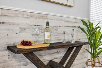 9254 86th St N in Seminole, FL - Foto de edificio - Building Photo