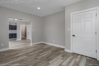 5124 W Chicago, Unit Apt 2 in Detroit, MI - Building Photo - Building Photo