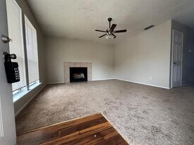 8117 Foxfire Ln in White Settlement, TX - Building Photo