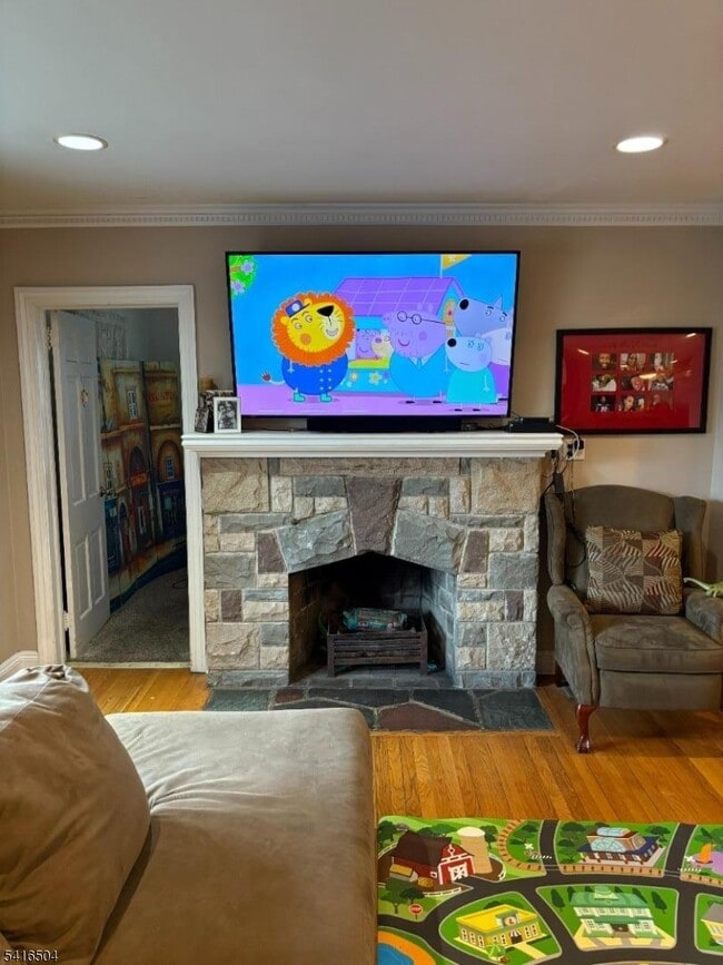 521 Pleasant Valley Way in West Orange, NJ - Building Photo - Building Photo