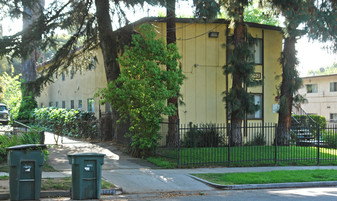 1062 N Summit Ave Apartments