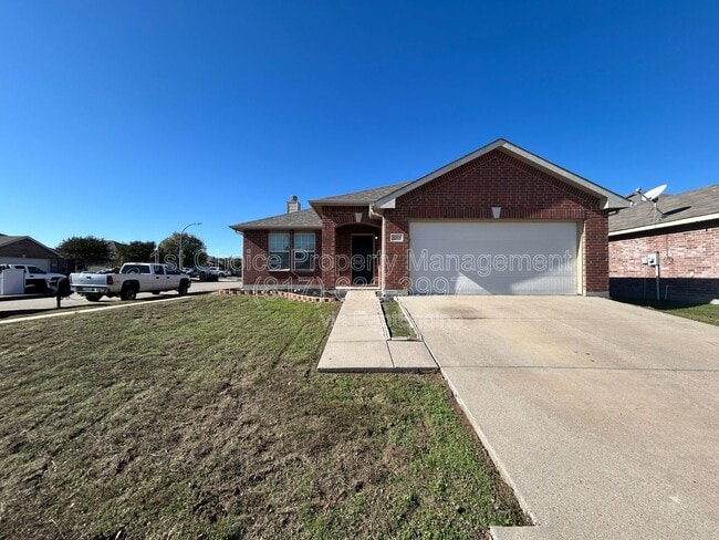 5752 Talons Crest Cir in Fort Worth, TX - Foto de edificio - Building Photo