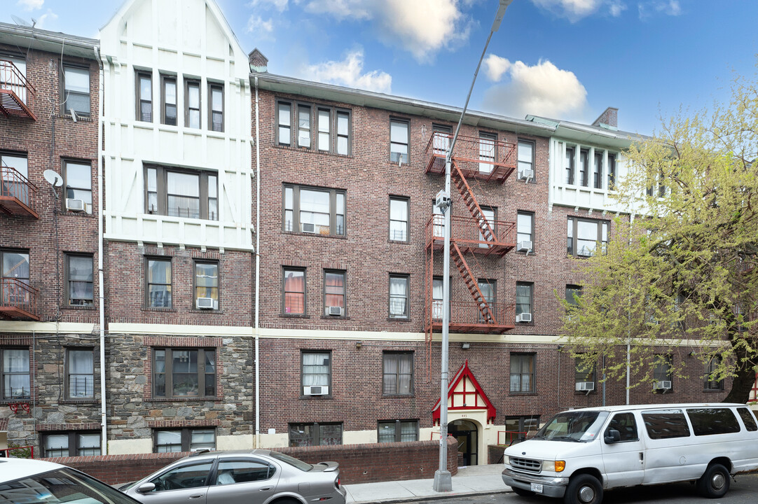 445 E 22nd St in Brooklyn, NY - Building Photo