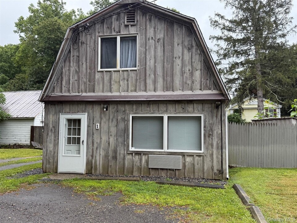 7794 S Main St in Pine Plains, NY - Building Photo