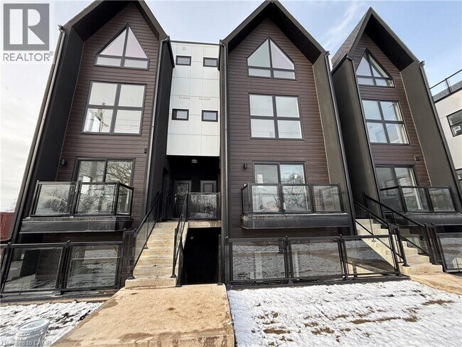 7277 Wilson Crescent in Niagara Falls, ON - Foto de edificio - Building Photo