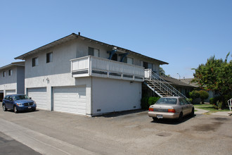 16642 Bartlett Ln in Huntington Beach, CA - Building Photo - Building Photo