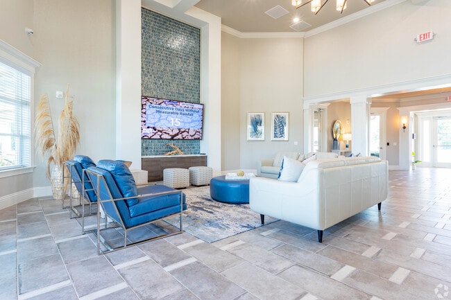 Aberdeen Luxury Apartments in Lakeland, FL - Building Photo - Building Photo