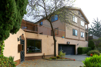 Crestwood Apartments in San Bruno, CA - Building Photo - Building Photo