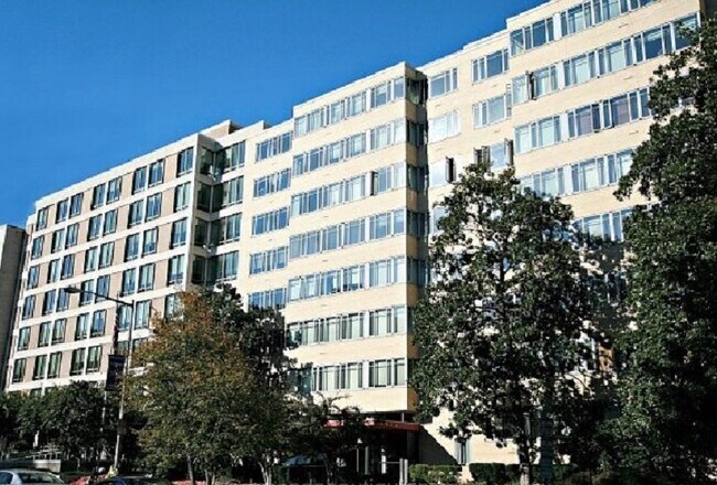 1711 Massachusetts Ave NW, Unit 203 in Washington, DC - Building Photo - Building Photo