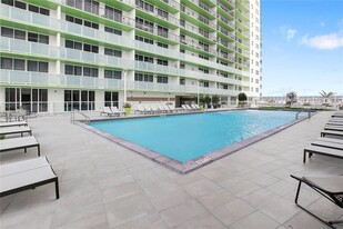 1756 N Bayshore Dr, Unit 37N in Miami, FL - Building Photo