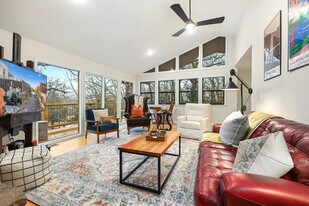 1232 S Dinsmore Trail in Fayetteville, AR - Building Photo