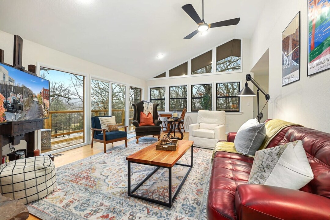 1232 S Dinsmore Trail in Fayetteville, AR - Building Photo